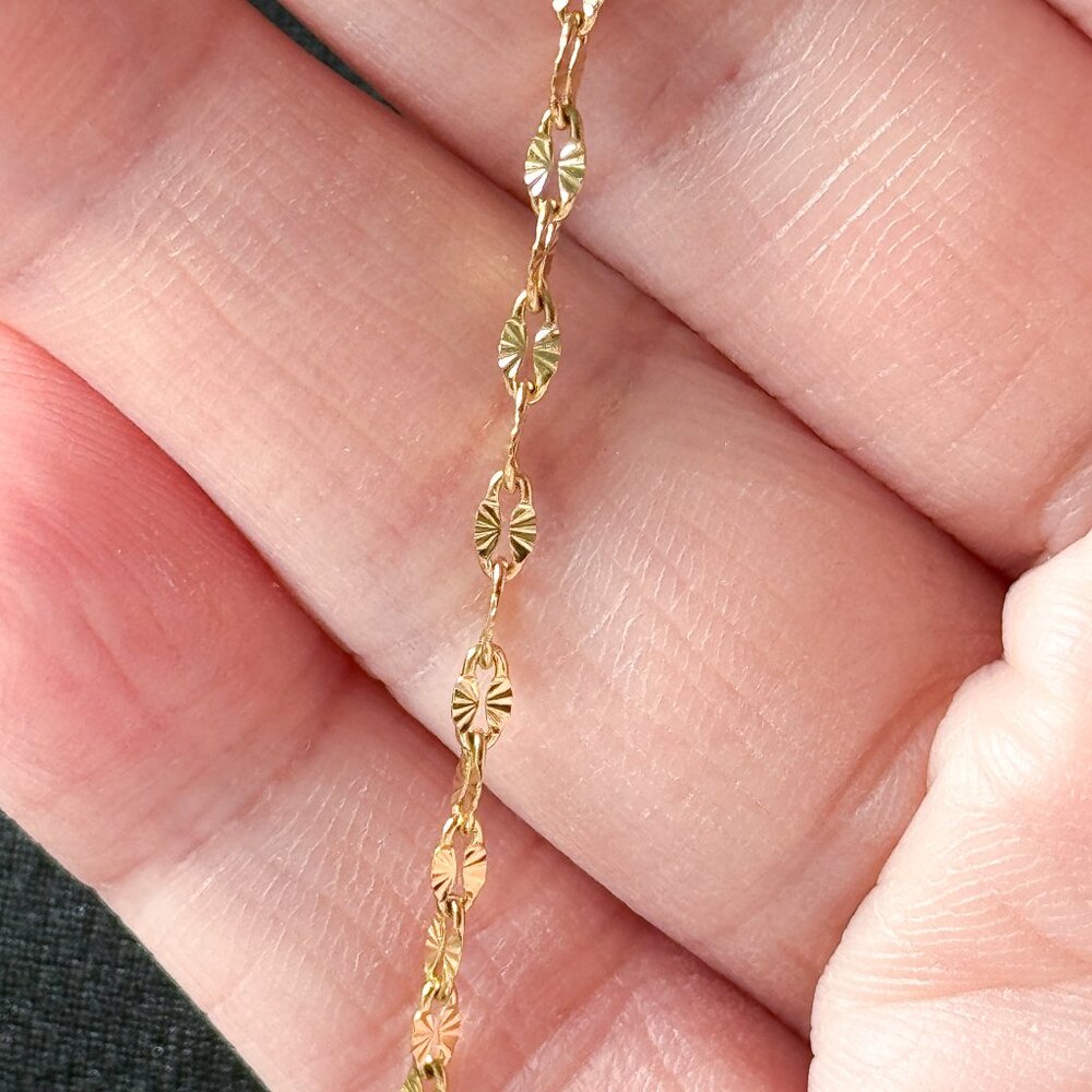 Gold Tone Minimalistic Eyeglass Chain - Picture 10 of 11